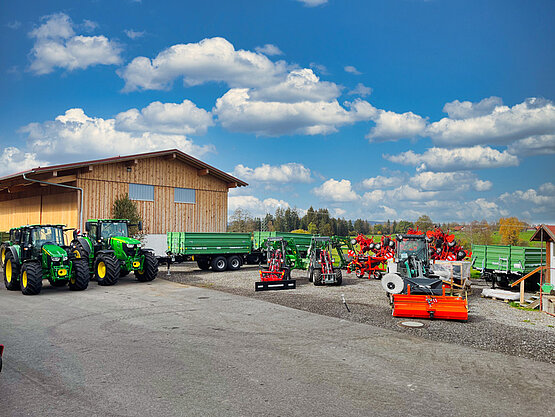 Betriebsgelände von Strauss Landtechnik Strauss Landtechnik
